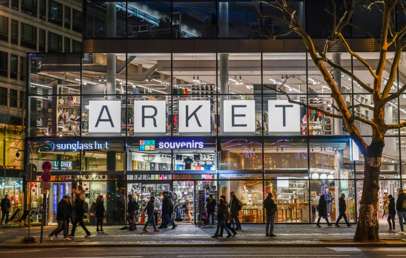 Entspanntes Einkaufserlebnis: In vielen Filialen der H&M-Tochter Arket gehören Cafés zum Ladenkonzept