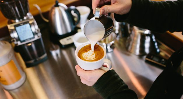 Mehr als Mode: Wie Cafés den Einzelhandel beleben