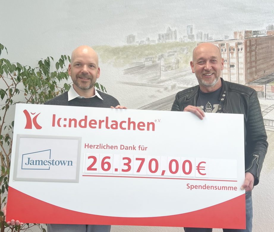 Ueberreichung des Schecks an Kinderlachen e.V.