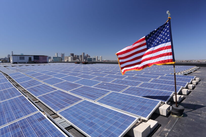 Solarpanels auf einem Gebäude: Green Building macht sich bezahlt.