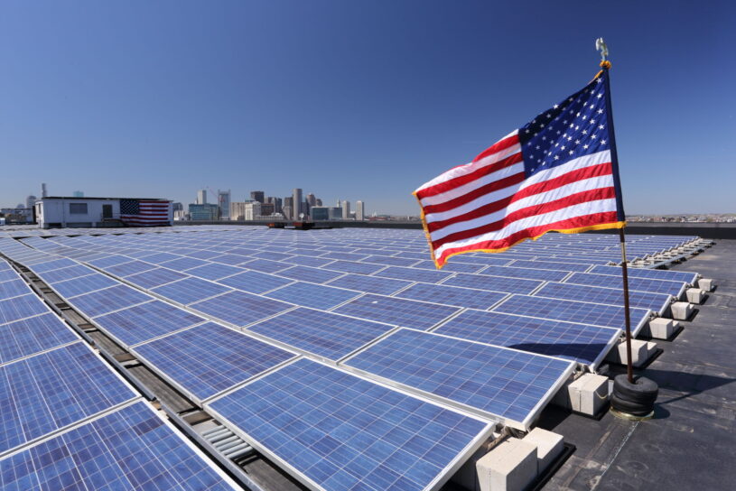 Solarpanels auf einem Gebäude: Green Building macht sich bezahlt.